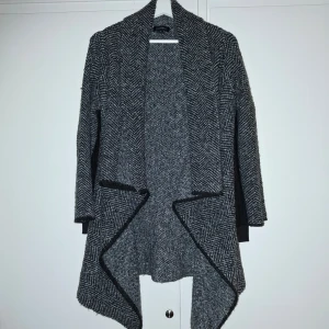 Kofta stickad nyskick Atmosphere  - Nyskick från Atmosphere! Superfin! 😊🩷