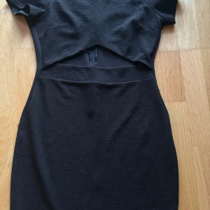 Finklänning  - Storlek M Bekväm Glittrar 