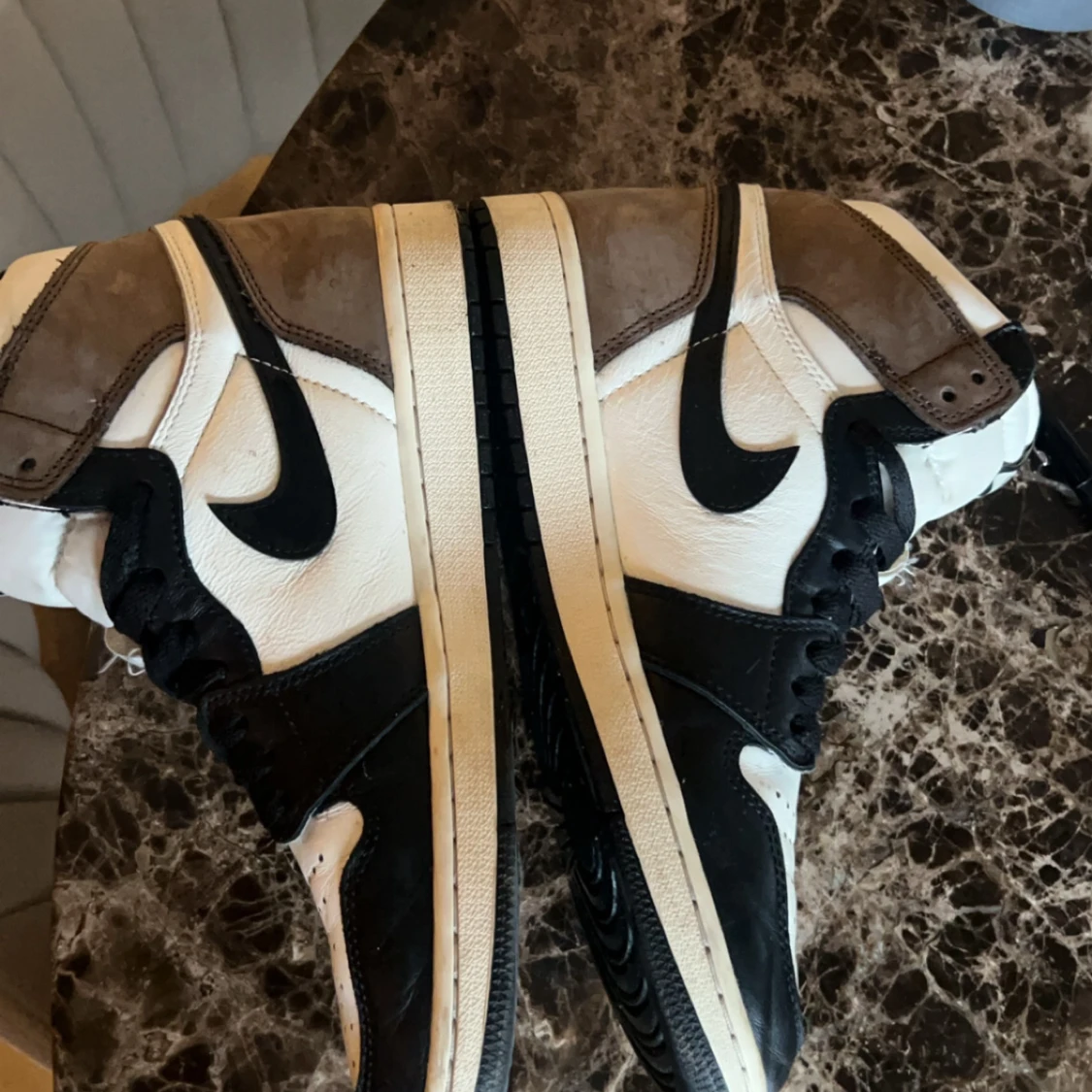 Air Jordan 1 dark mocha  - 90