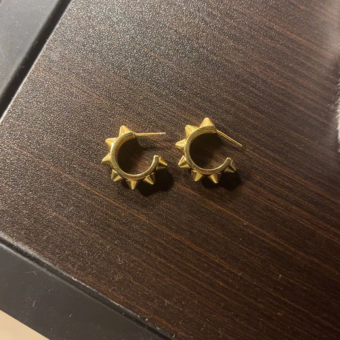 Edbladörhängen i guld