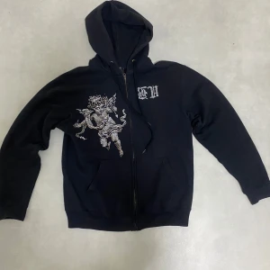 Bvaldi zip hoodie - Bvaldi tröja. Köpt för 1200kr. Storlek M. Pris kan diskuteras 