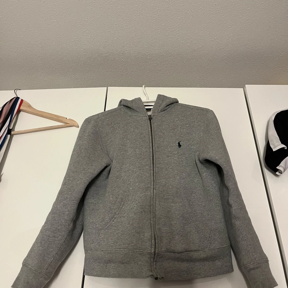 Grå hoodie från Ralph Lauren