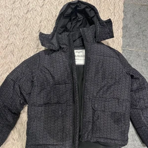 Zadig & Voltaire jacka  - Super cool och snygg Zadig vinter jacka. Super bra skick💖💖