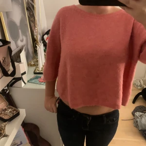 Rosa stickad T-shirt - Sååååå skön som inte används längre, pris kan alltid diskuteras🥰