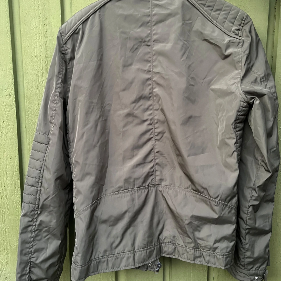 Olivgrön jacka från Solid - 90