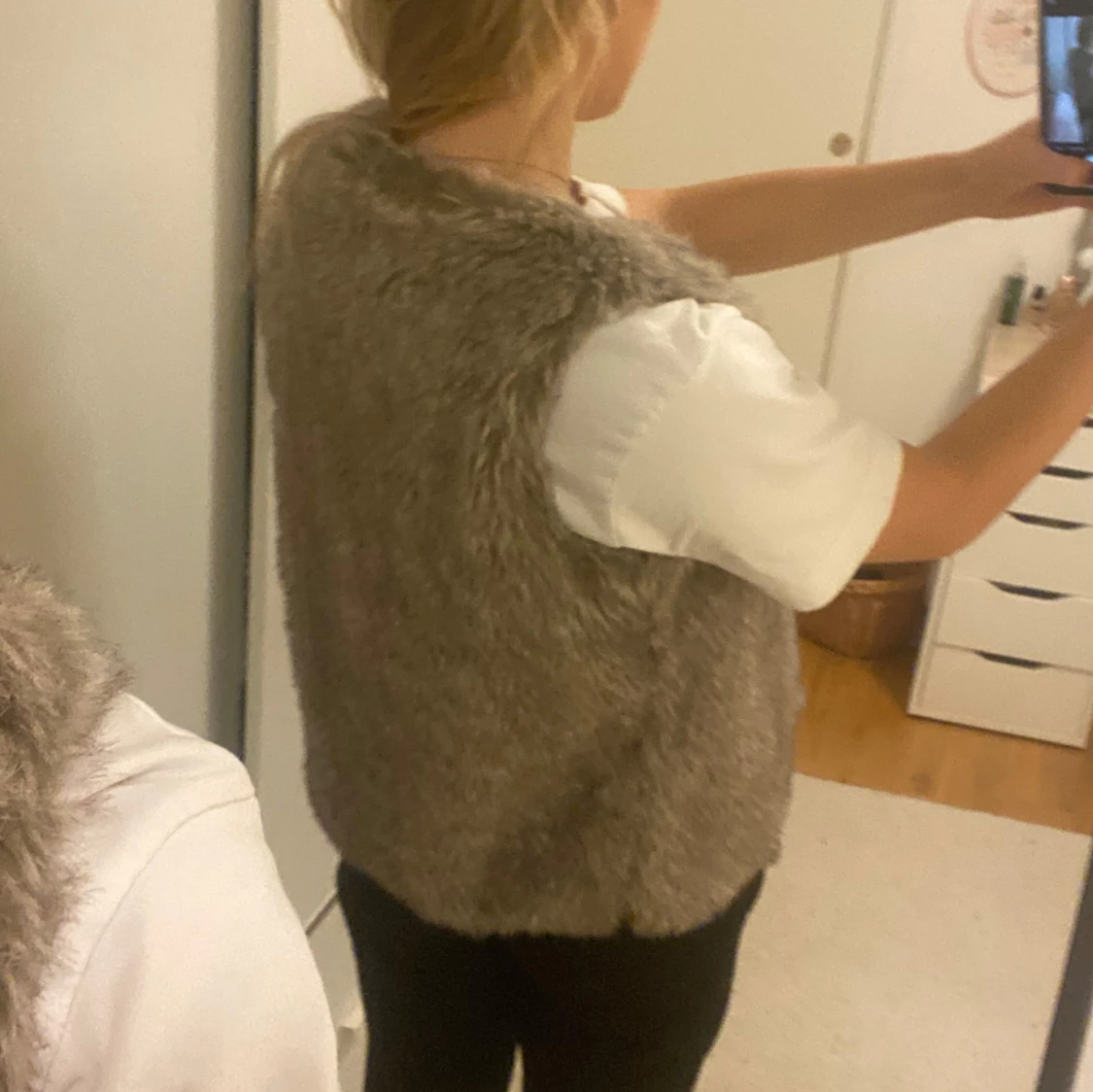Beige pälsväst  - 91