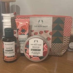 The Body Shop Strawberry Set - Ett helt oanvänt set från The Body Shop 