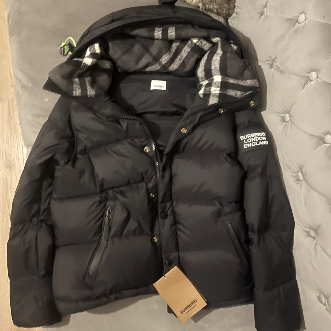 Svart dunjacka från Burberry