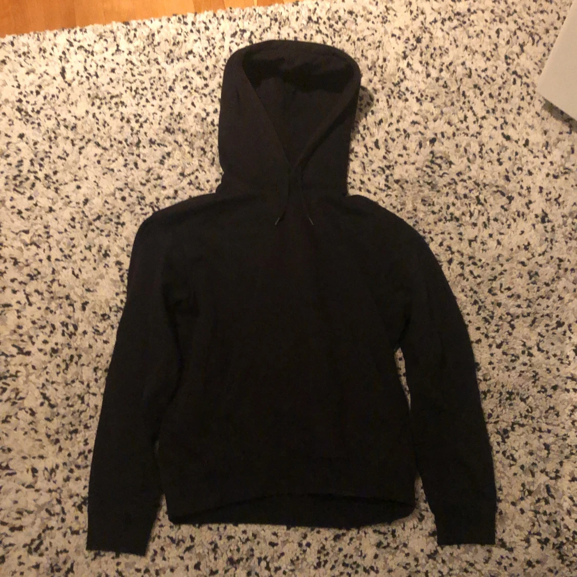 Svart hoodie från Weekday - 92