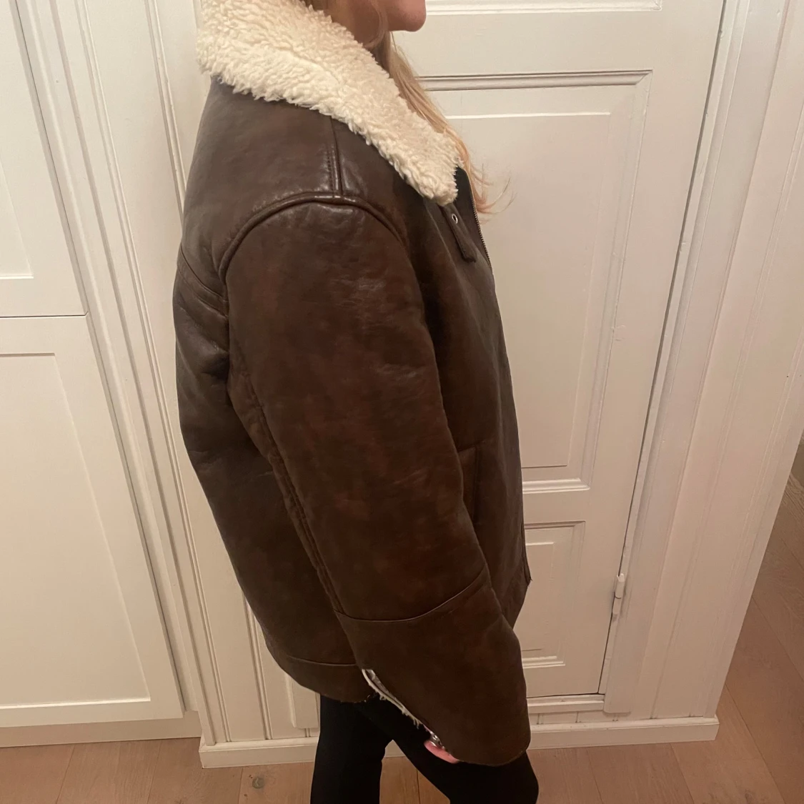 Brun skinnjacka från Gina tricot med mysigt foder - 91