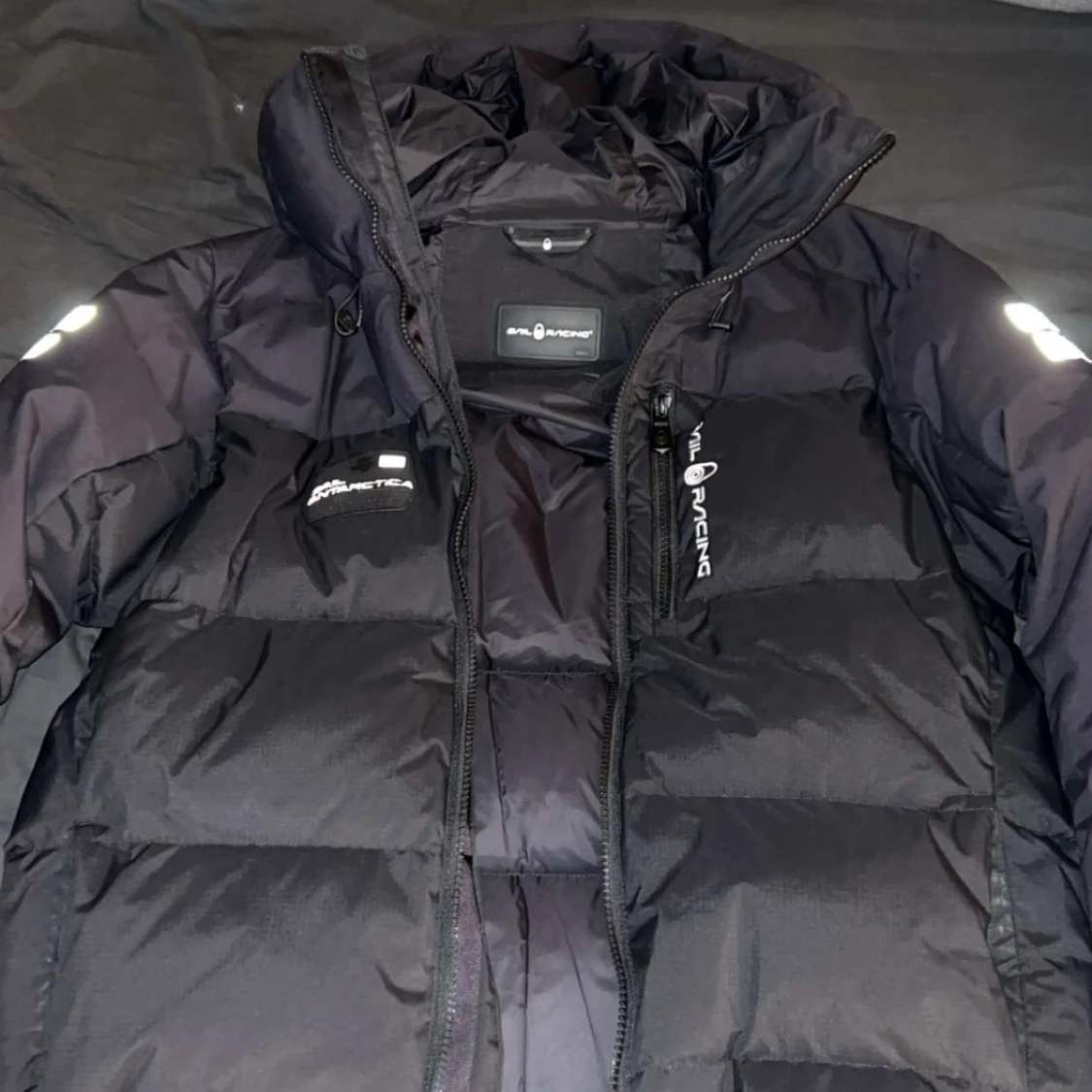 Svart dunjacka från Sail Racing - 91