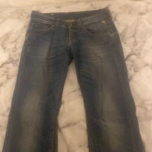 Blå jeans från Replay - Blå jeans från Replay, knappt använda och ingen defekt. Pris kan diskuteras💗