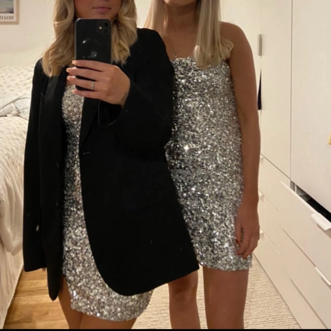 Glittrig silverklänning