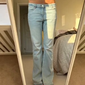 Jeans - Perfekta jeans!!! Så fin färg, snygg passform och jättebra skick