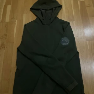 Mörk grön Jack & Jones kofta - Säljer min mörk gröna Jack & Jones kofta då den inte passar mig längre. Storlek S, väldigt bra skick