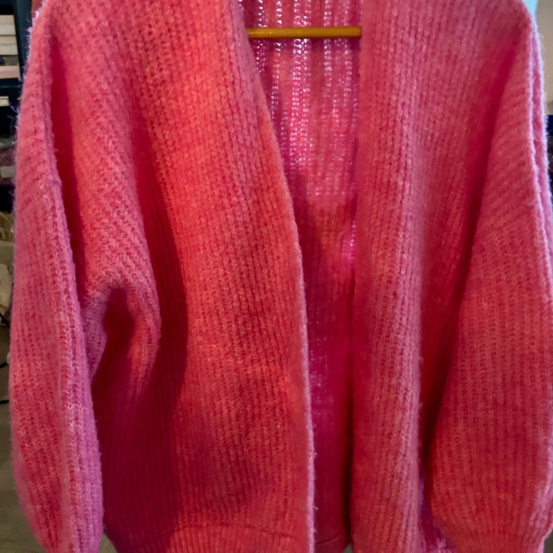 Rosa stickad kofta från American Vintage