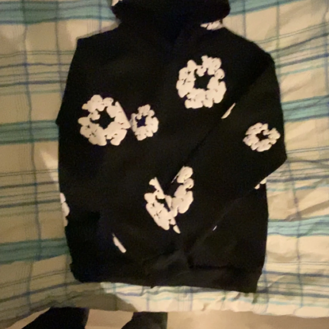 Svart hoodie med blommönster från Denim Tears - 91