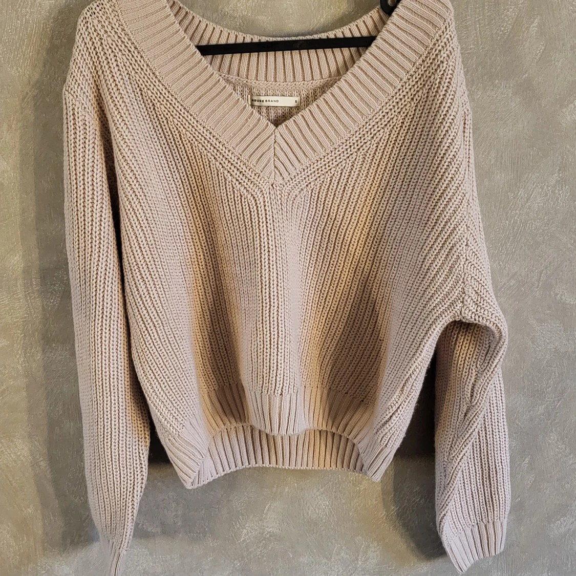 Beige stickad tröja från House Brand