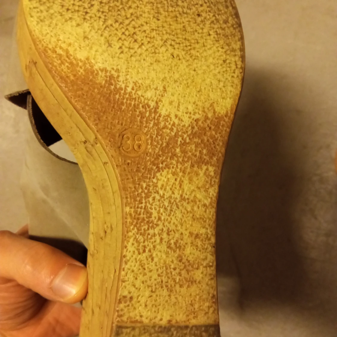 Beige sandaler med klack från Prive - 91