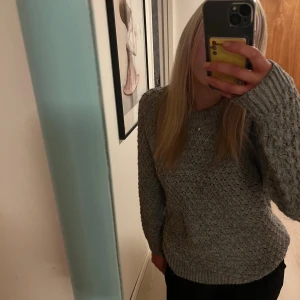 Grå stickad tröja  - Grå stickad tröja från hm