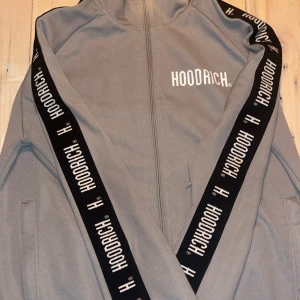 Hoodrich zip - Bra skick 