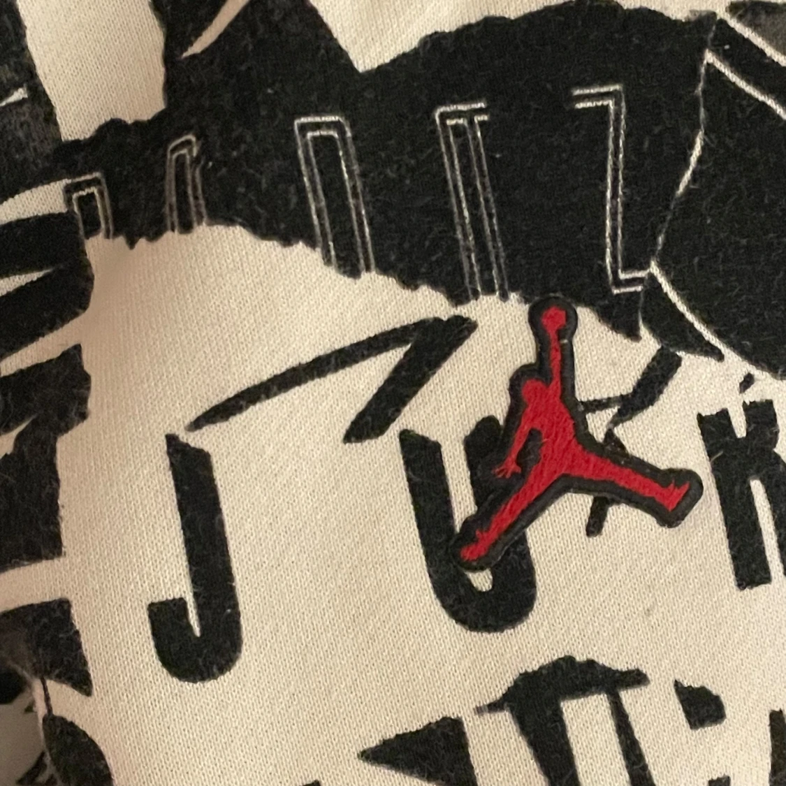 Svartvit mönstrad hoodie från Jordan - 91