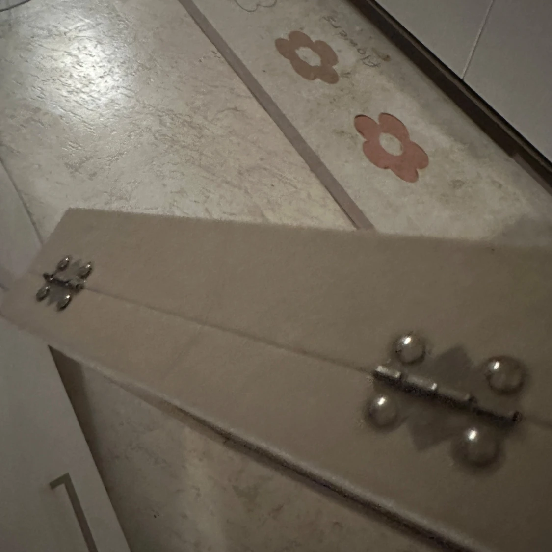 Beige smyckeskrin med glaslock - 92