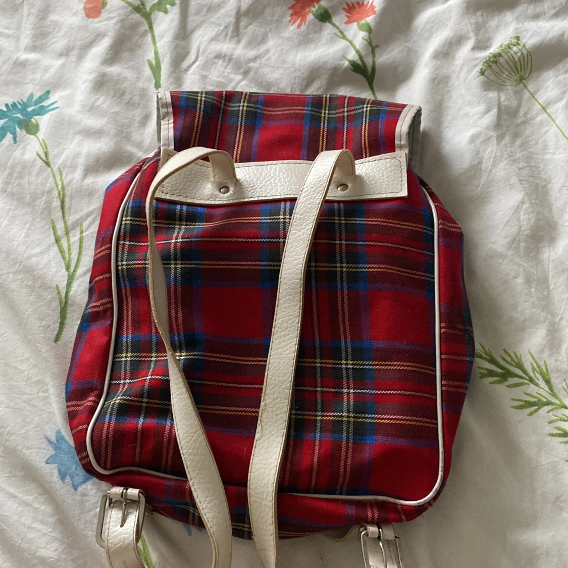 Rutig ryggsäck med vita detaljer från island  - 90