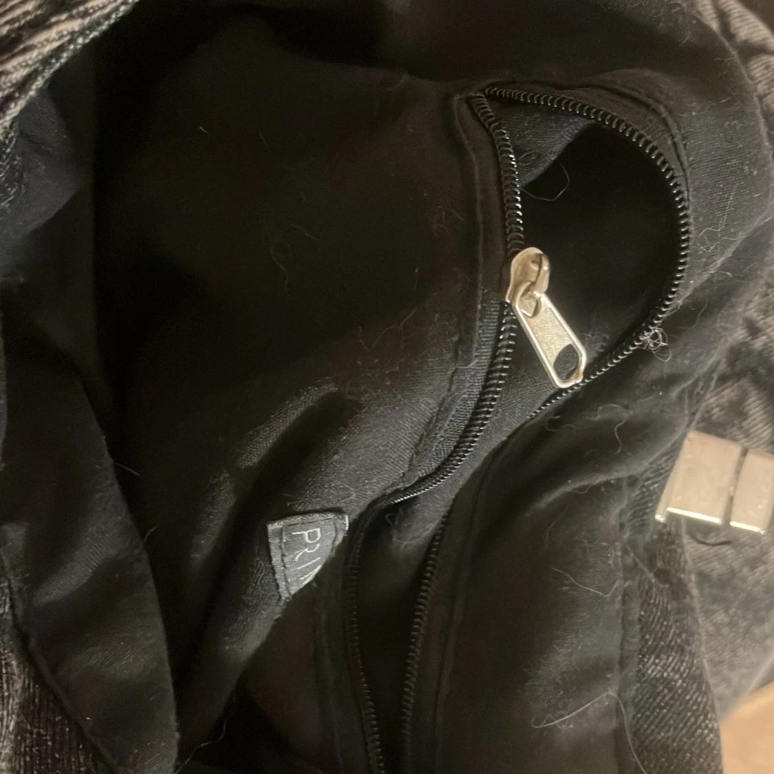 Svart quiltad axelväska med kedjedetaljer - 90