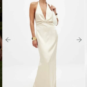 NAKD långklänning - Storlek 38 och helt ny med prislappen kvar💕