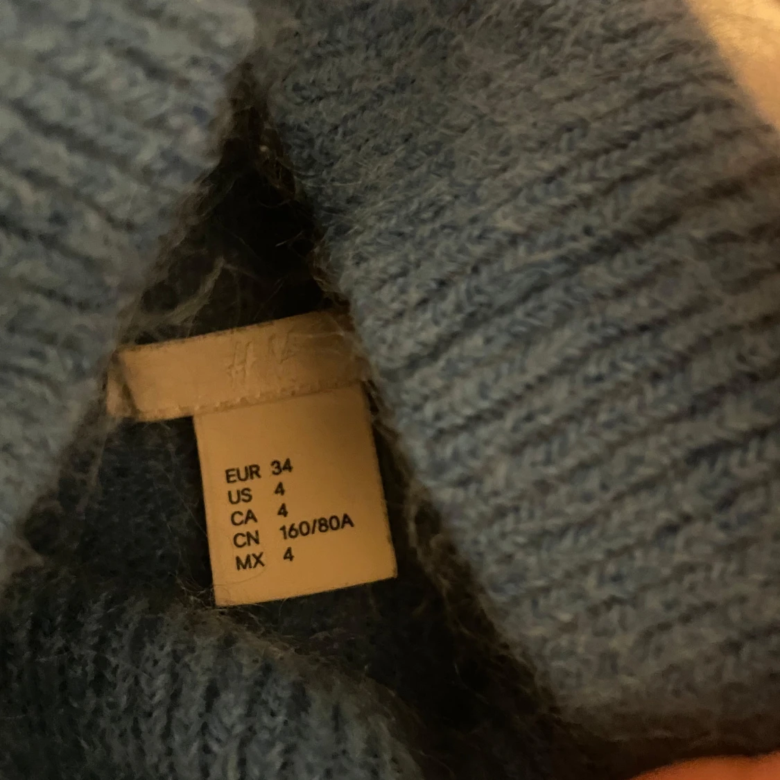 Blå stickad tröja - 90