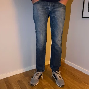 Blå jeans från Boss Orange - Snygga blå jeans från Boss Orange Storlek W30  L32 Nypris ~ 1500