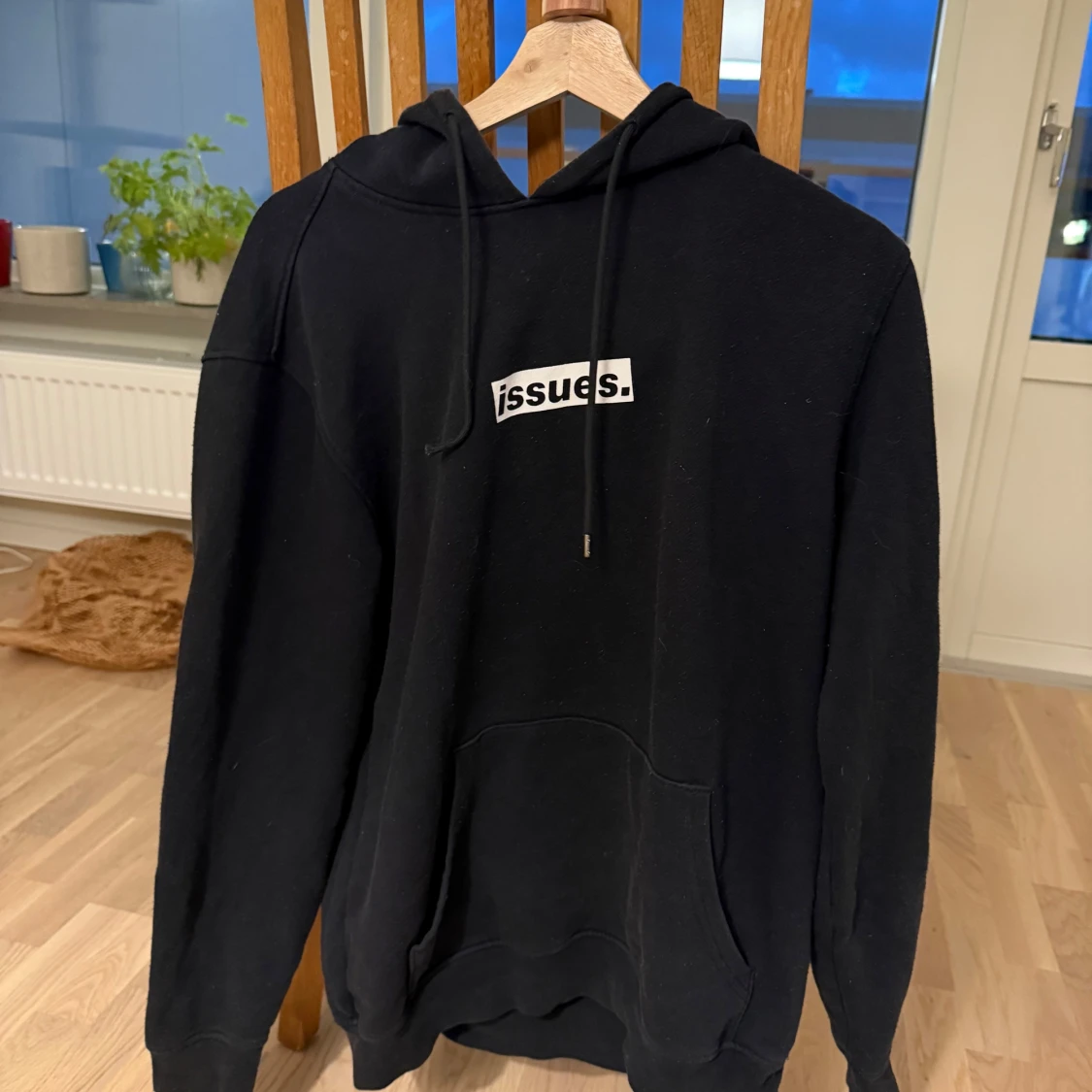 Svart hoodie från Carlings