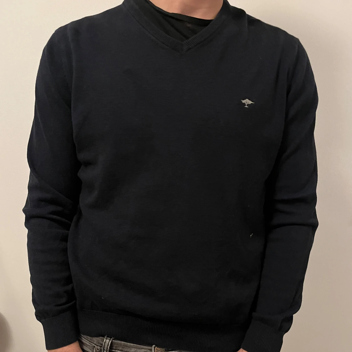 Blå v ringad tröja 