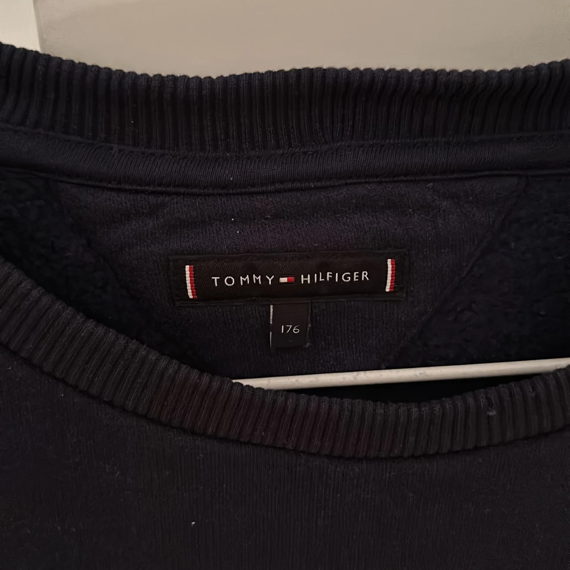 Mörkblå tröja från Tommy Hilfiger - 1