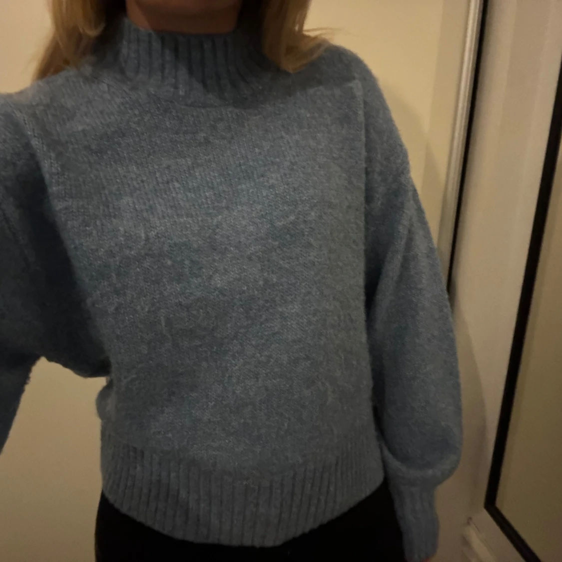 Blå stickad tröja - 93