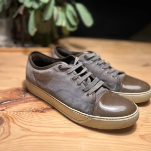 Lanvin skor  - Tjabba ! Säljer ett par Lanvin skor som är i ett fint skick ! Äkta skor men har tyvärr inte kvar påse,box.    Strl 42🤩 