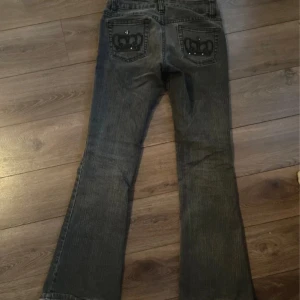 Victoria Beckham liknande jeans✨ - Säljer dessa superfina lowwaist jeansen💞 midjemått: 35cm innerbenslängden: 80cm