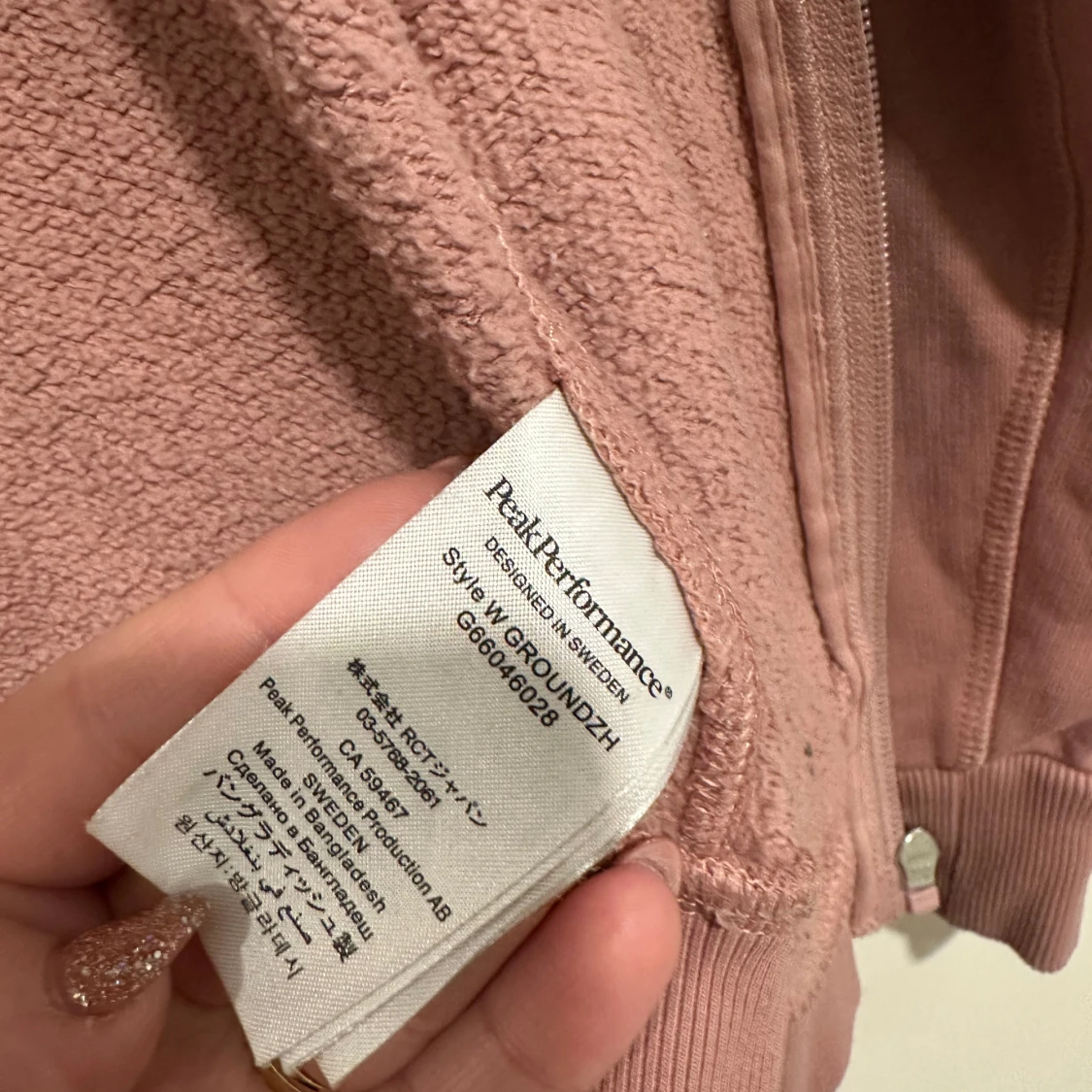 Rosa hoodie från Peak Performance - 92