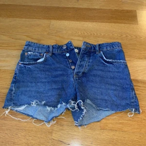 Jeans shorts - Använda några gånger😇väldigt fina!💗