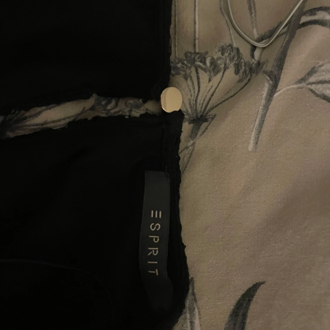 Svart spetsblus från Esprit - 91