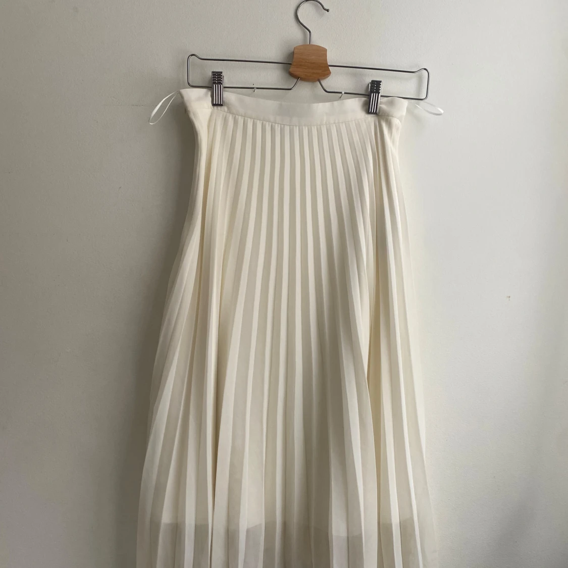 Vit plisserad kjol - 90