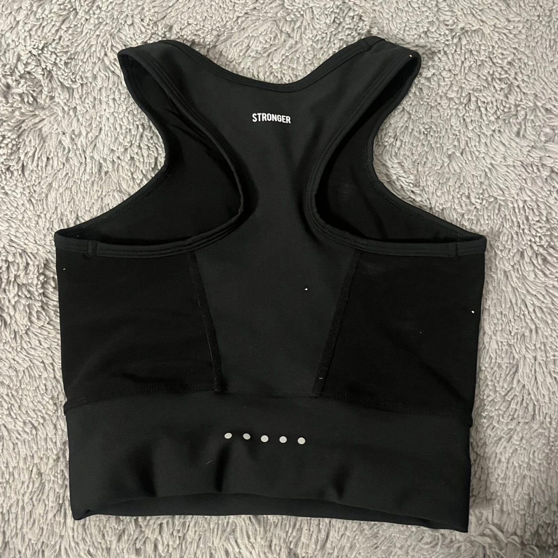 Svart sporttopp från Stronger - 90