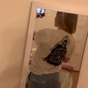 Vit t-shirt från Vans - Vans t-shirt i fint skick