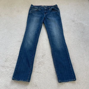 Low waist jeans - Raka lågmidjade jeans. Storlek 36-38