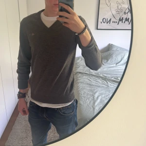 Gant tröja  - 100% ull tjocktröja från Gant, i bra skick. Passar nu till hösten/vintern. Storlek S och passar på mig som är 181 cm. Priset är ej huggit i sten. Skriv privat om ni har funderingar.
