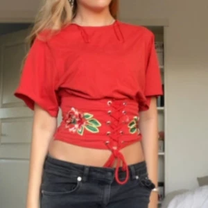 Korsett t-shirt - Korsett topp från zara,finns ej att köpa längre! Storlek s-xs