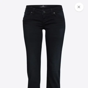 Lågmidjade LTB jeans!  - Säljer dessa lågmidjade svata jeansen från LTB! Model är VALERIE. Jeansen är använda vid ett tillfälle och säljs pågrund av fel storlek! Därav priset!  Nyskick! 
