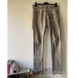 Rick Owens jeans - Helt crazy drk shdw rick waxed gravel jeans ifrån 2014 tror jag lycka till o hitta dessa igen😳😳sitter helt perfekt om man diggar skinny stacked jeans 🤤💯 strl 27 men passar 29-30 i waist, dm för mått