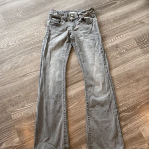 Jeans  Gina Tricot  - Super fina jeans från Gina Max använda 2 gånger storlek 152 men passar 158 ochså 💗